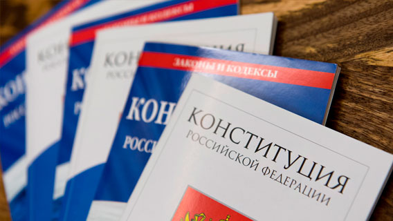 Поправки в Конституцию проголосуют по частям