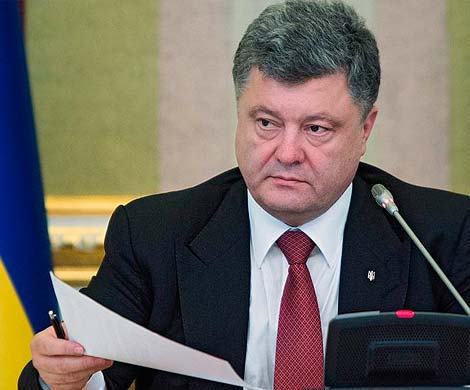 Порошенко отложил автомат и вынул из Рады пряник