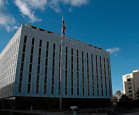 Посольство РФ в США просит связи с задержанными россиянами
