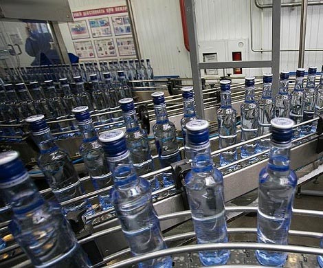 Поставки отечественной водки  в прошлом году снизились на 40%