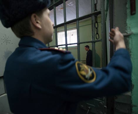 Правительство хочет упростить применение силы и оружия к осужденным