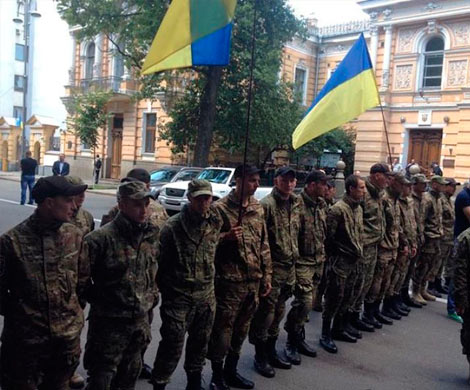 Правый сектор потребовал у Порошенко вооружить добровольческие батальоны