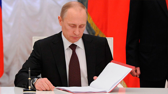 Президент подписал закон, повышающий детские пособия