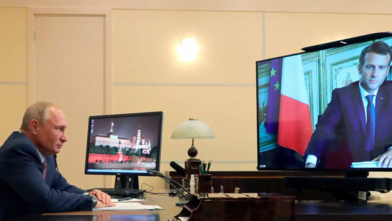 Президенты России и Франции провели переговоры по видеосвязи