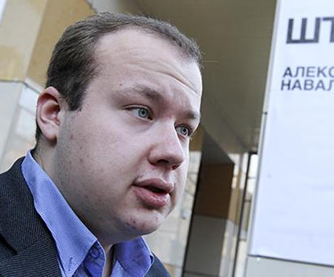 Признанный виновным в краже картины соратник Навального попал под амнистию