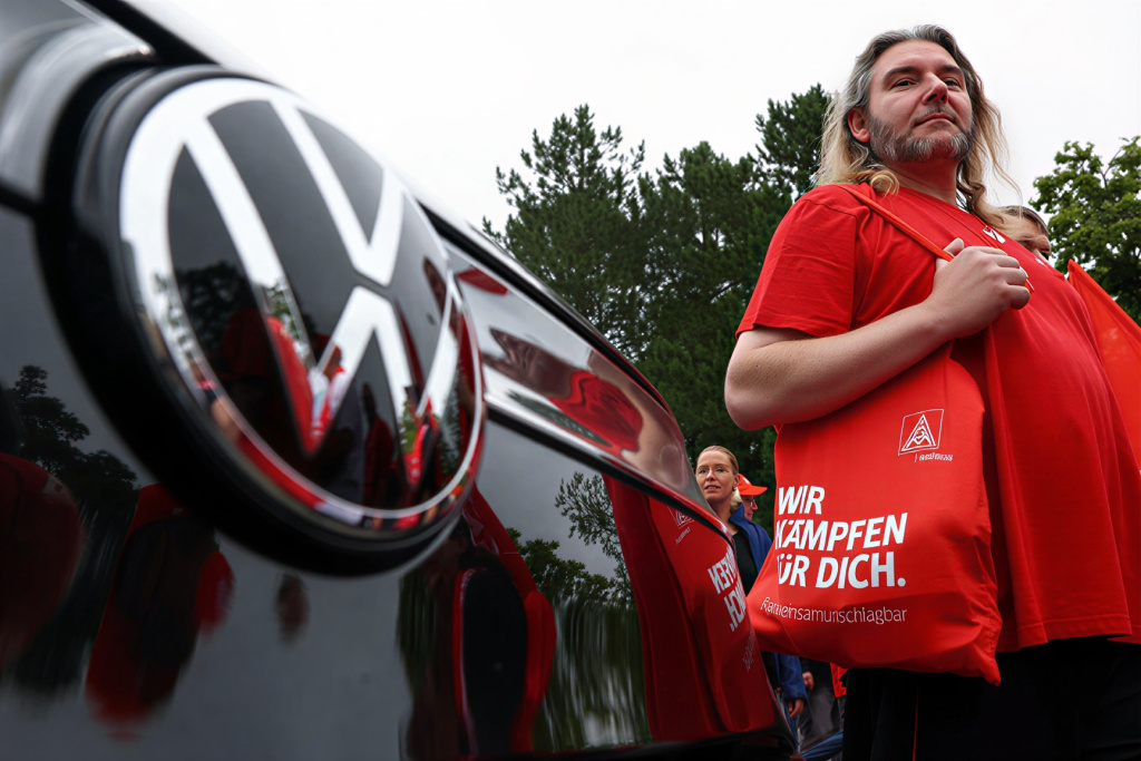 Продажи Volkswagen рухнули на фоне падения спроса в Китае и планов по сокращению модельного ряда