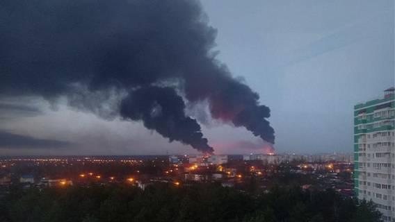 Прошедшей ночью в Брянске загорелась нефтебаза «Дружба»