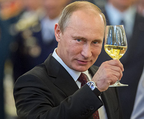 Путин дал поручения по противодействию распространению спиртосодержащих продуктов