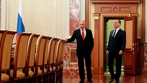 Путин недоволен Медведевым: Forbes назвал причину отставки правительства