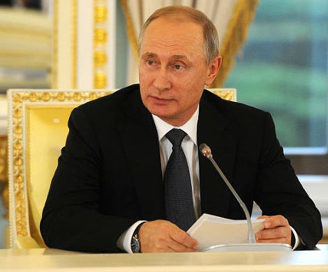 Путин отказался от поездки во Францию