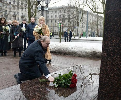Путин побывал в Петербурге на годовщине смерти Собчака