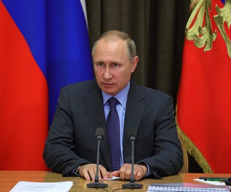 Путин потребовал обеспечить россиян доступными льготными лекарствами