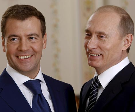 Работой Путина довольны 86% россиян, Медведева – 64%