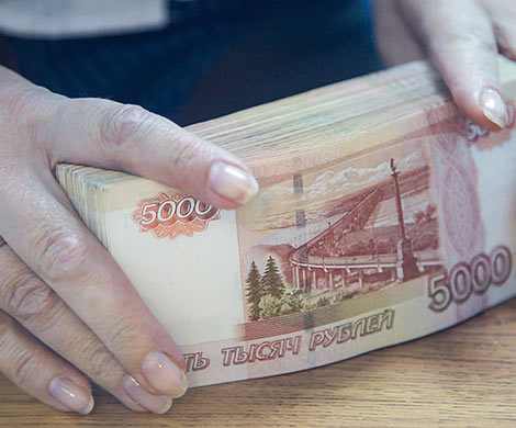 Расплачиваться за крупные покупки наличными разрешат до 2019 года