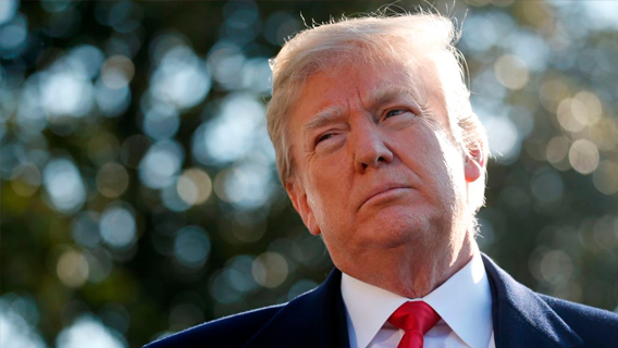 Расплата за импичмент: Трамп уволил чиновников, которые выступили против него