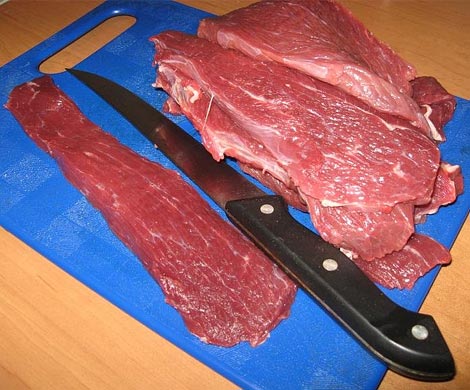 Разрезание сырого мяса помогло развитию эволюции человека