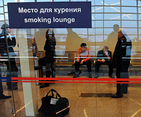 Роспотребнадзор не поддержал идею возврата курилок в аэропорты‍