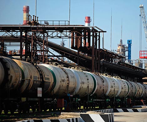 Роспотребнадзор осторожен: запах от МНПЗ всего лишь возможен