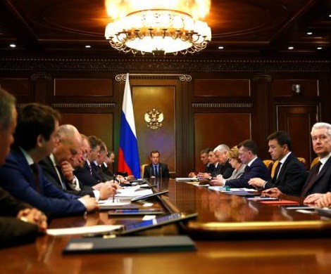 Российская верхушка начинает борьбу за власть: СМИ дали оценку громким арестам бывших министров