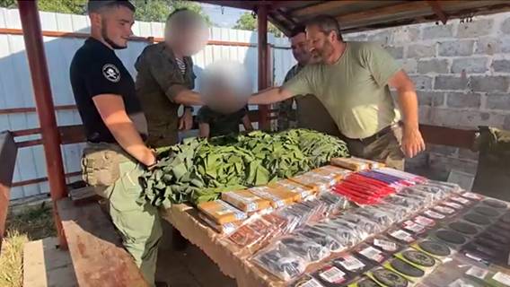 Российские казаки везут в Донбасс флаги и шевроны вместо боевой помощи