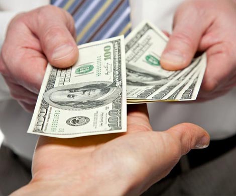 Российские мужчины предпочли подаркам погашение «женских» кредитов