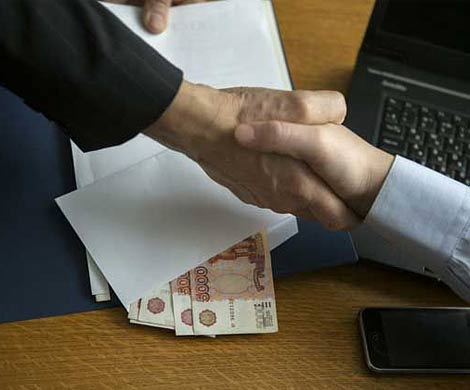 Российских чиновников проверят на склонность к коррупции