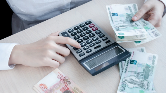 Делягин предложил выплатить россиянам по 25 тысяч рублей для повышения покупательского спроса