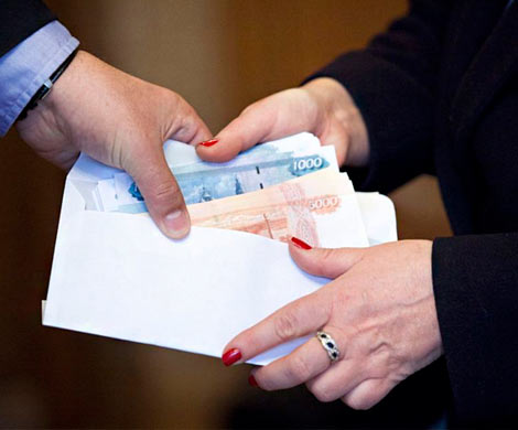 Россияне ежегодно получают «в конвертах» по 10 трлн рублей
