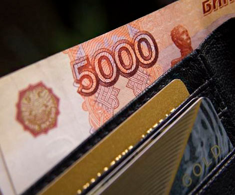Россияне стали реже обналичивать зарплаты