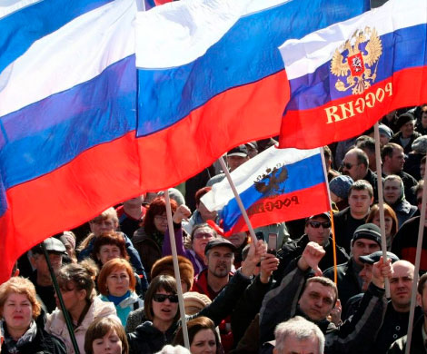 Россияне стали лояльнее относиться к Вашингтону, Брюсселю и Киеву