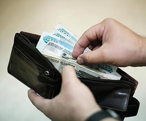 Росстат зафиксировал снижение реальной зарплаты и доходов