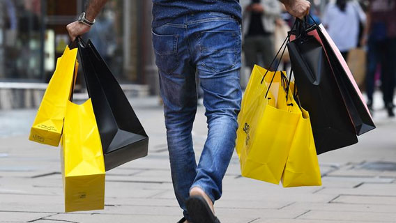 Розничные продажи в Великобритании выросли на 14% в июне на фоне открытия магазинов