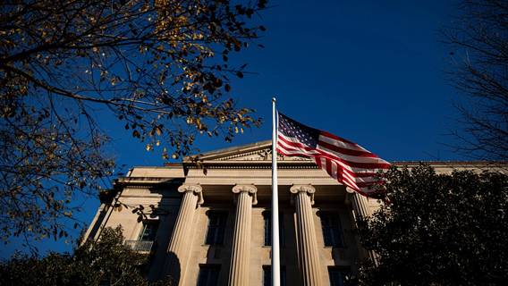 Сенат США проголосовал за повышение потолка госдолга до декабря