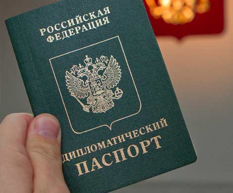 Сенаторов, вслед за депутатами попросят сдать дипломатические паспорта
