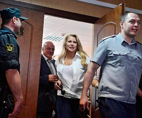 Сердюков подставлял подружку