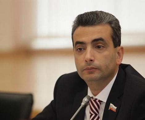 Шлосберг подал иск о незаконности лишения его депутатского мандата