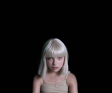 Sia выпустила третий клип с 12-летней Мэдди Зиглер 
