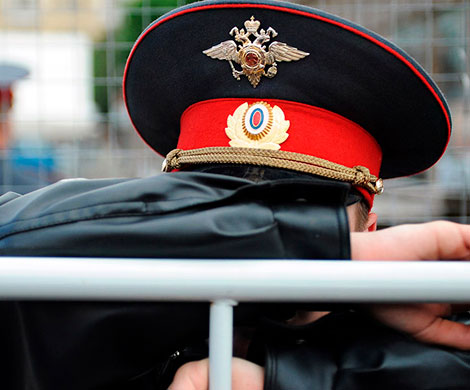 СК: двое полицейских заставили новосибирца купить наркотики