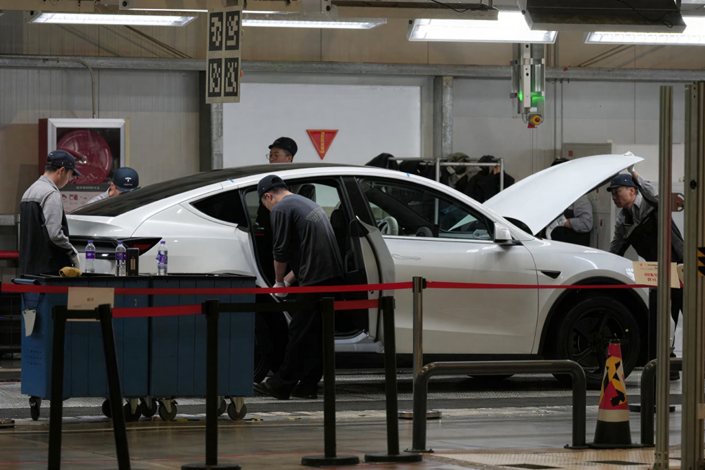 Скрытые ручки оказались смертельно опасны: Tesla отзывает 3 млн машин в Китае