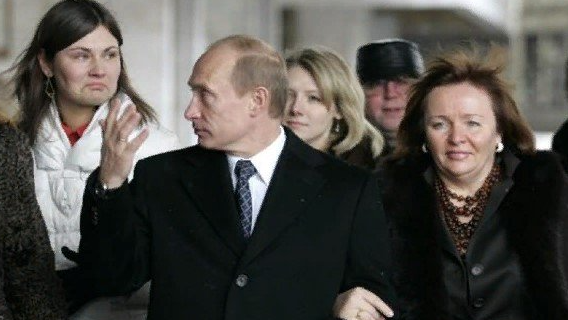СМИ сообщили о «тайной семье и третьей дочери» российского президента Путина