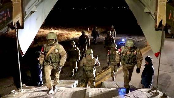 Соглашение о мире в Нагорном Карабахе подписано, протесты продолжаются
