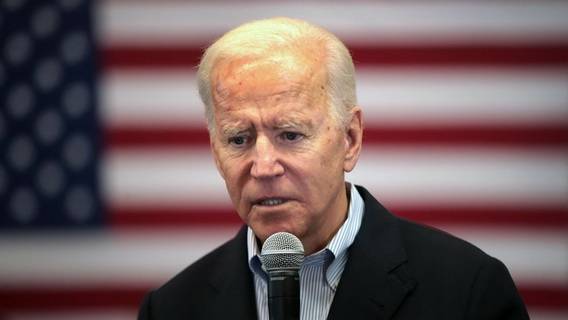 Согласно опросу, люди считают Байдена слишком старым для работы на посту президента. У Трампа свои проблемы