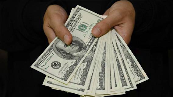 Состоятельные американцы продолжают брать кредиты, несмотря на мрачные экономические прогнозы