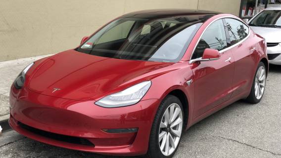 Сотрудники банка получили Tesla