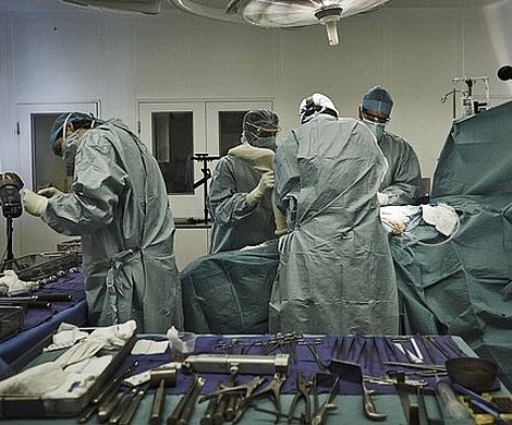 Совершен прорыв в офтальмологии: робот провел первую в мире операцию внутри глаза