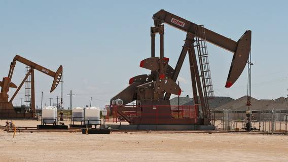 Спустя год крупных расходов нефтяные компании встают перед трудным выбором