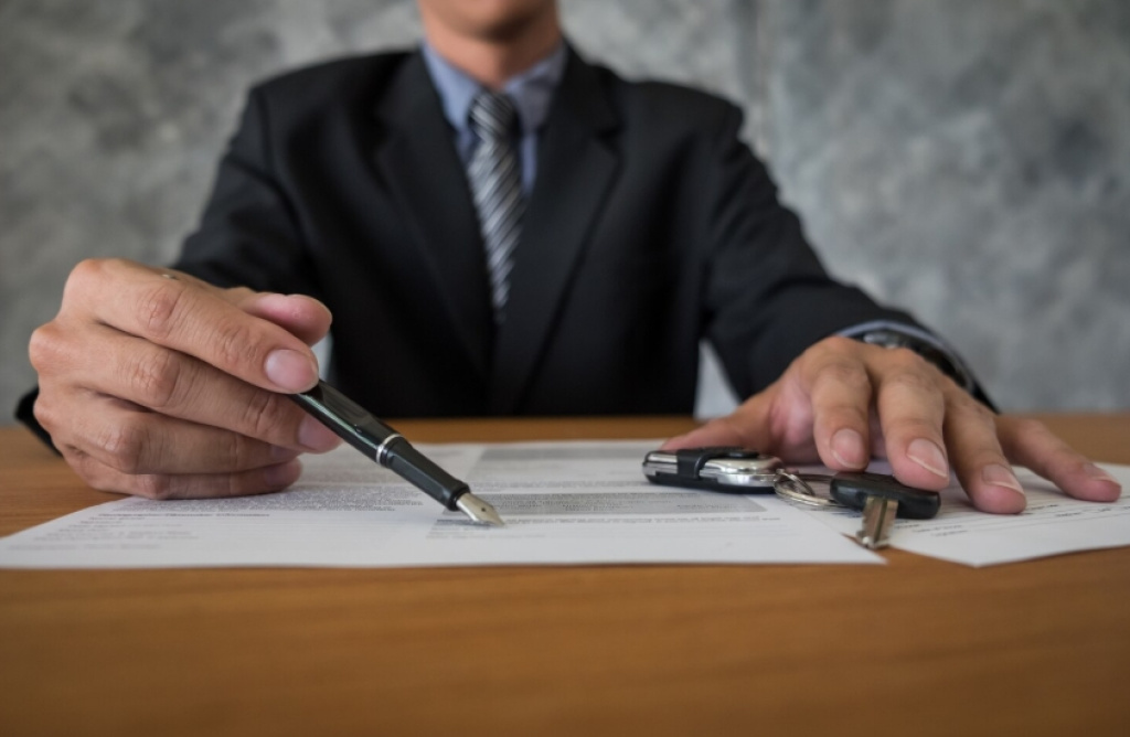 Страховщиков обяжут взыскивать убытки с пьяных водителей