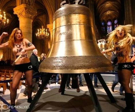 Суд Парижа обязал FEMEN выплатить штраф за нанесение ущебра собору Нотр-Дам