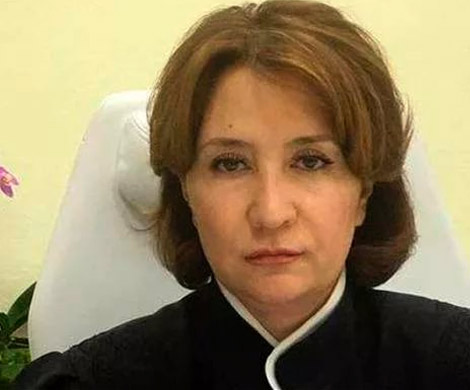 Судье Хахалевой все нипочем. Уже и шефа сливает, обвинив его во взятке