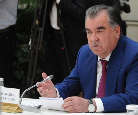 Таджикам предложат снять ограничения президентства Рахмона